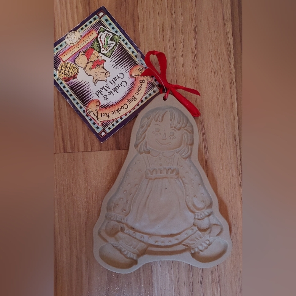 Brown Bag Cookie Art Raggedy Ann  Mold 1985 Vintage Baking Decor